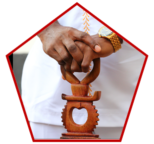 De wandelstok van Cultuurtolk Wandelstok als symbool voor steun, wijsheid en cultuursensitieve begeleiding in onderwijs en zorg.